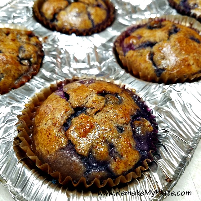 These keto blueberry muffins make a great grab and go breakfast. #keto #ketogenic #ketomuffin #muffinrecipes
