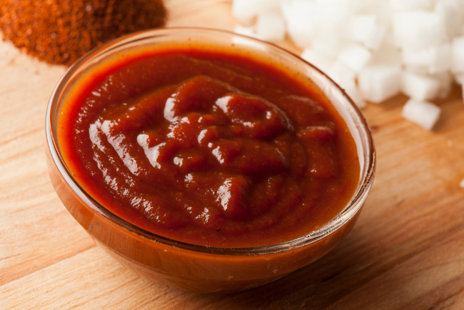 easy keto bbq sauce recipe in a bowl