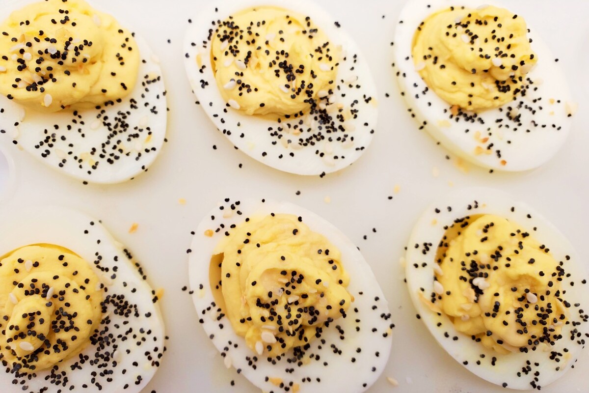deviled eggs topped with everything but the bagel seasoning mix