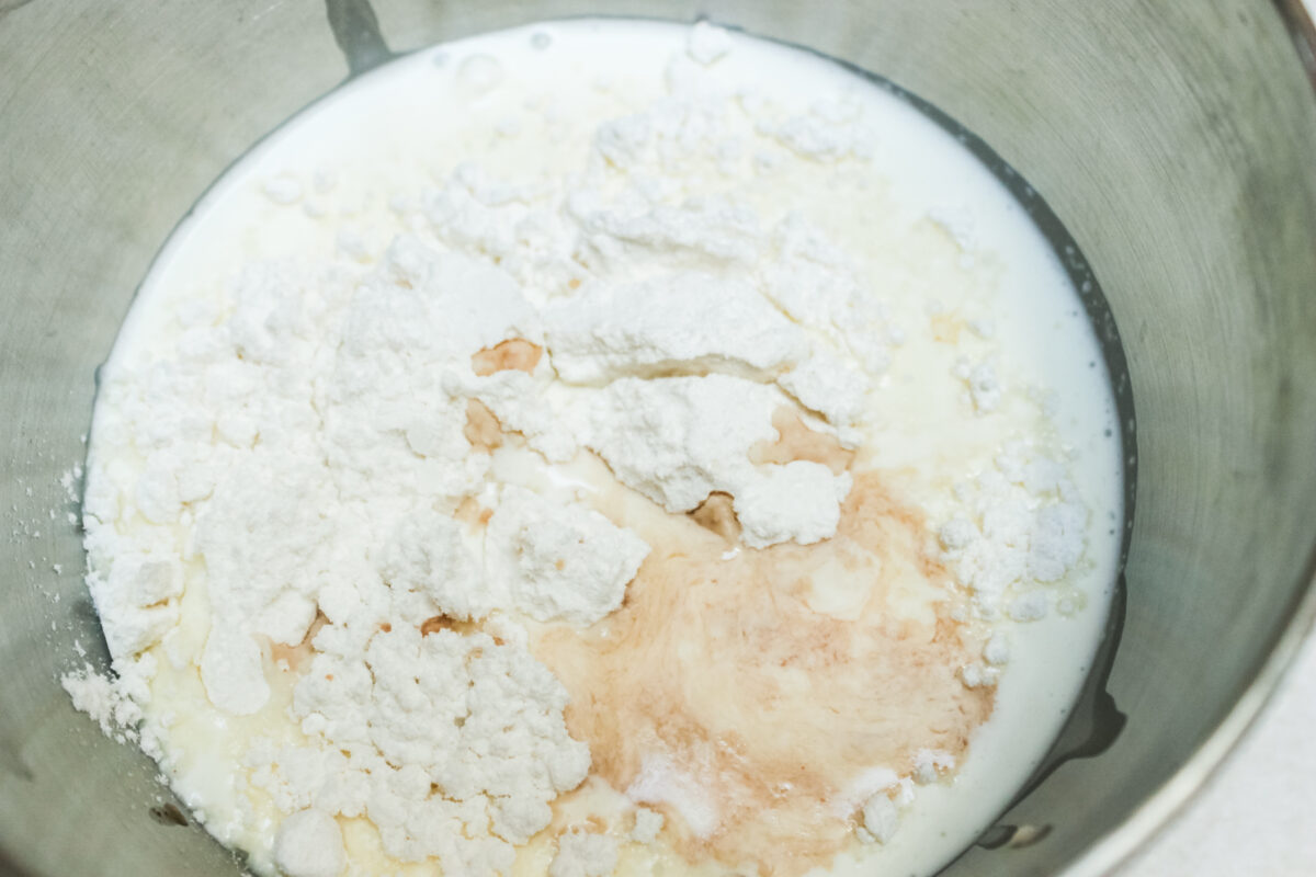 mixing the whipping cream, vanilla extract and sweetener together to form whipped cream