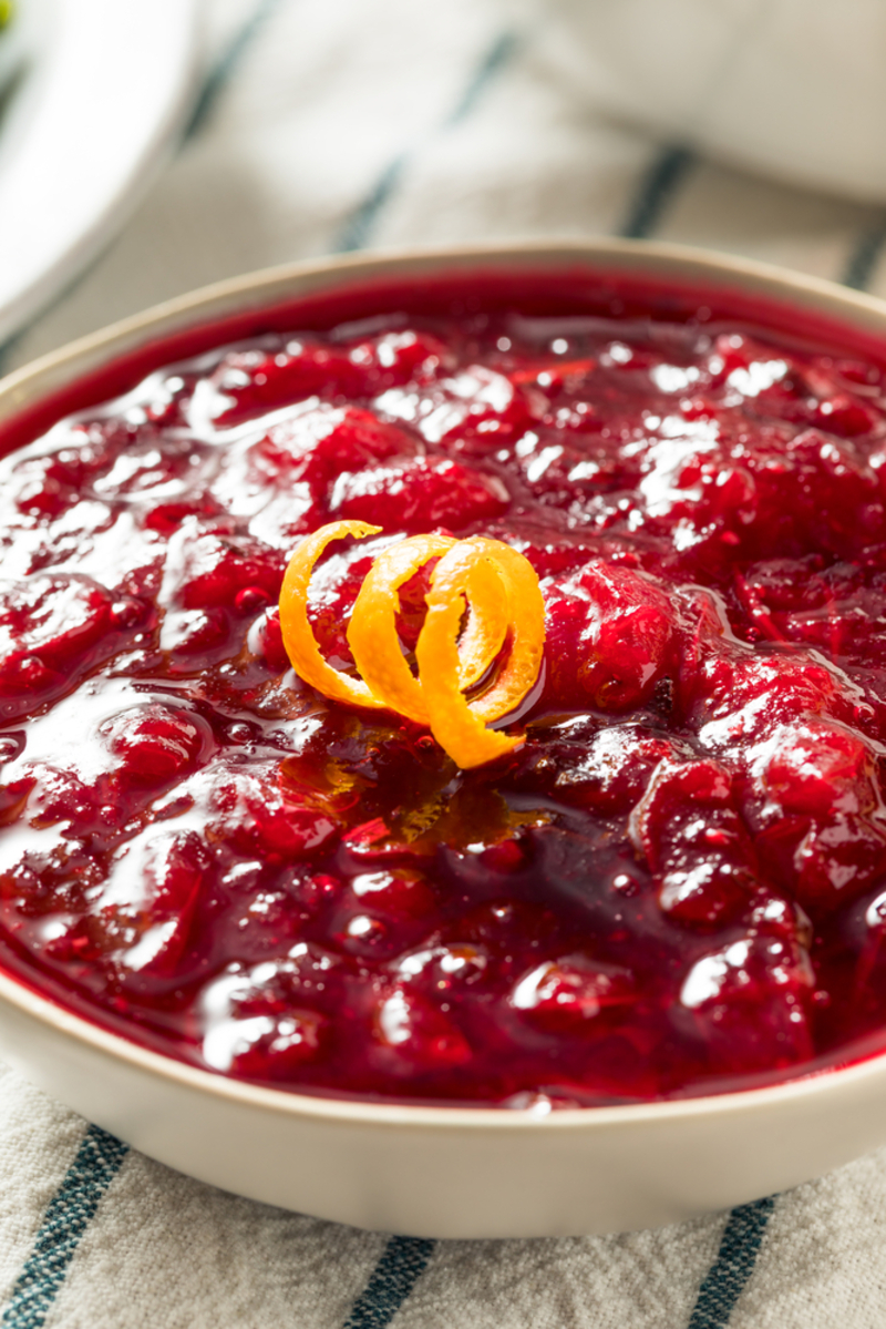bowl of low-carb cranberry sauce for thanksgiving dinner