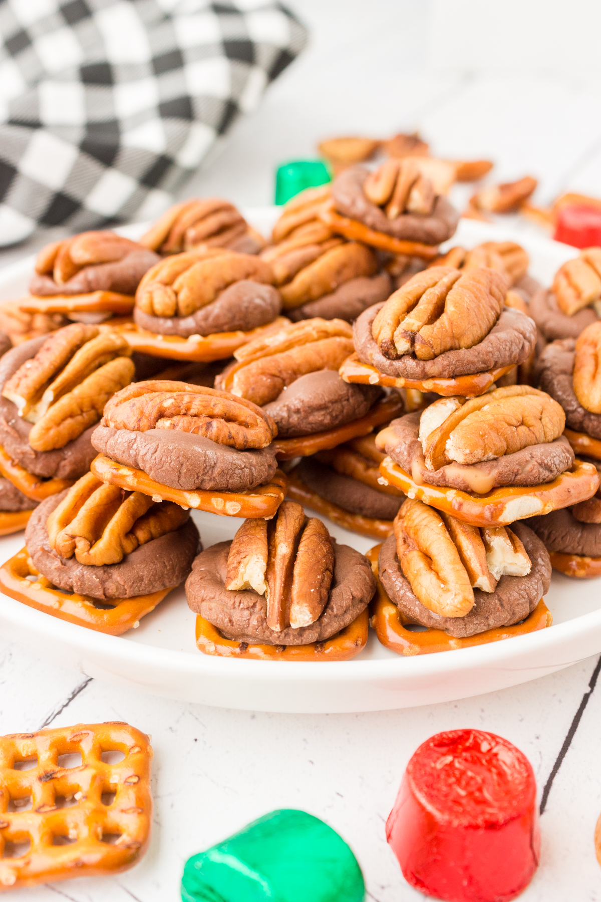 rolo pretzel turtles are an easy treat made with pretzels, rolo candies and pecans for a delicious salty treat.