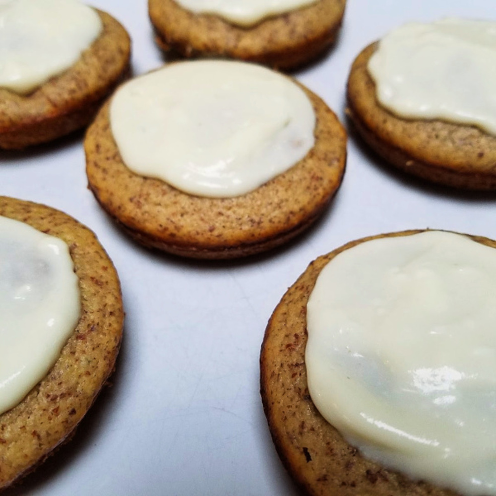 low carb raspberry muffins with lemon cream cheese frosting