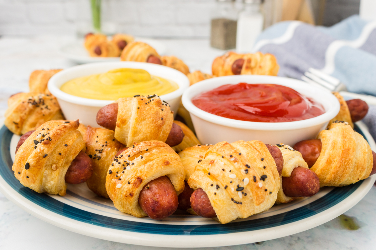 plate full of air fryer pigs in a blanket